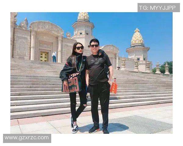 足球明星与父亲亲密合影背后的摄影师是谁揭开幕后故事 足球明星与父亲亲密合影背后的摄影师是谁揭开幕后故事