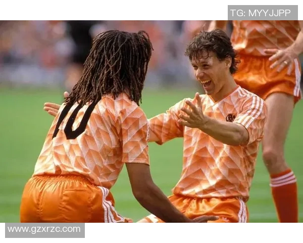 90年代意大利足球传奇球星回顾 与黄金一代的辉煌时刻 90年代意大利足球传奇球星回顾 与黄金一代的辉煌时刻